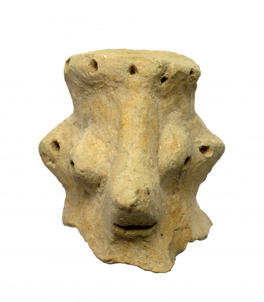 ראש גבר מחפירות חורבת קיאפה מהמאה העשירית לפנהס (צילום קלרה עמית, רשות העתיקות)