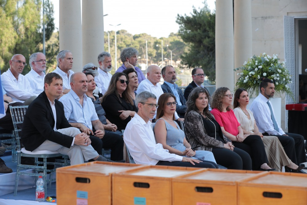 הדיקנים וראשי הפקולטות ובתי הספר על הבמה. צילום - יוסי זמיר