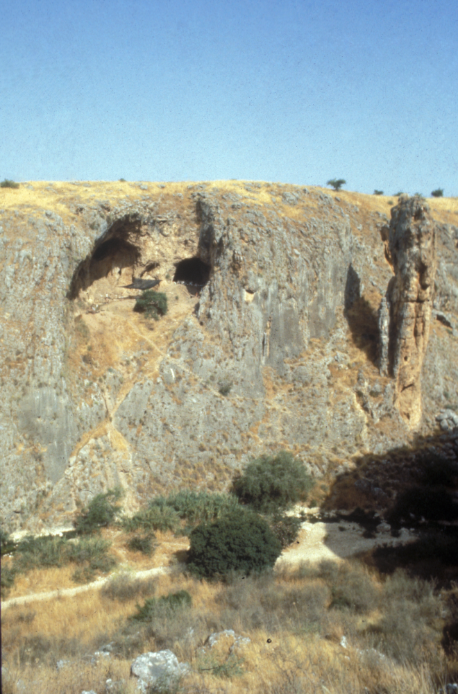 מערת עמוד. קרדיט - פרופ' אראלה חוברס, האוניברסיטה העברית