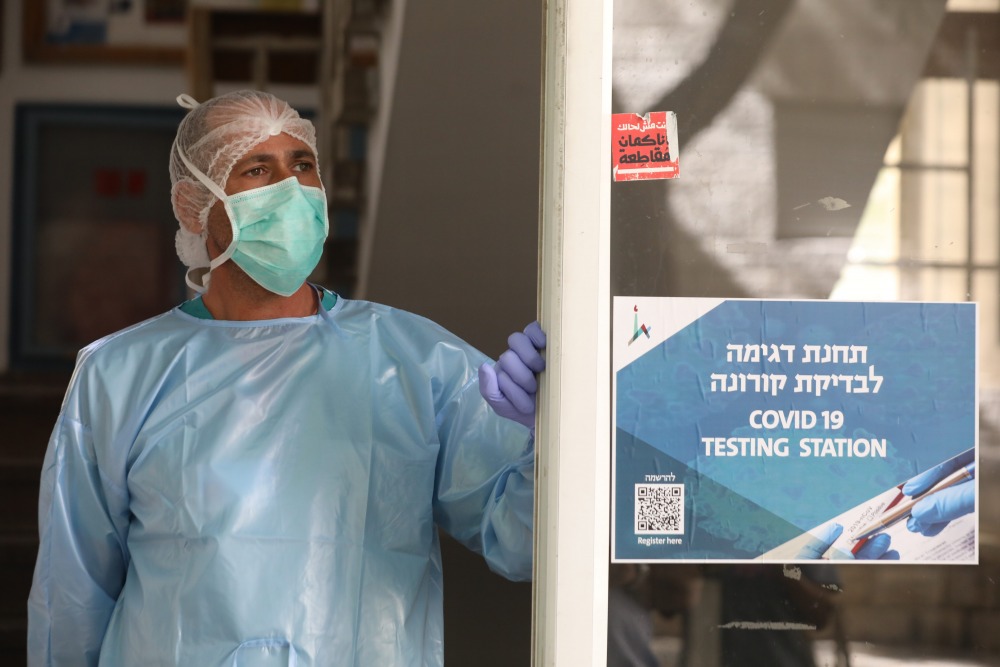 בכניסה לתחנת הקורונה. צילום - יוסי זמיר