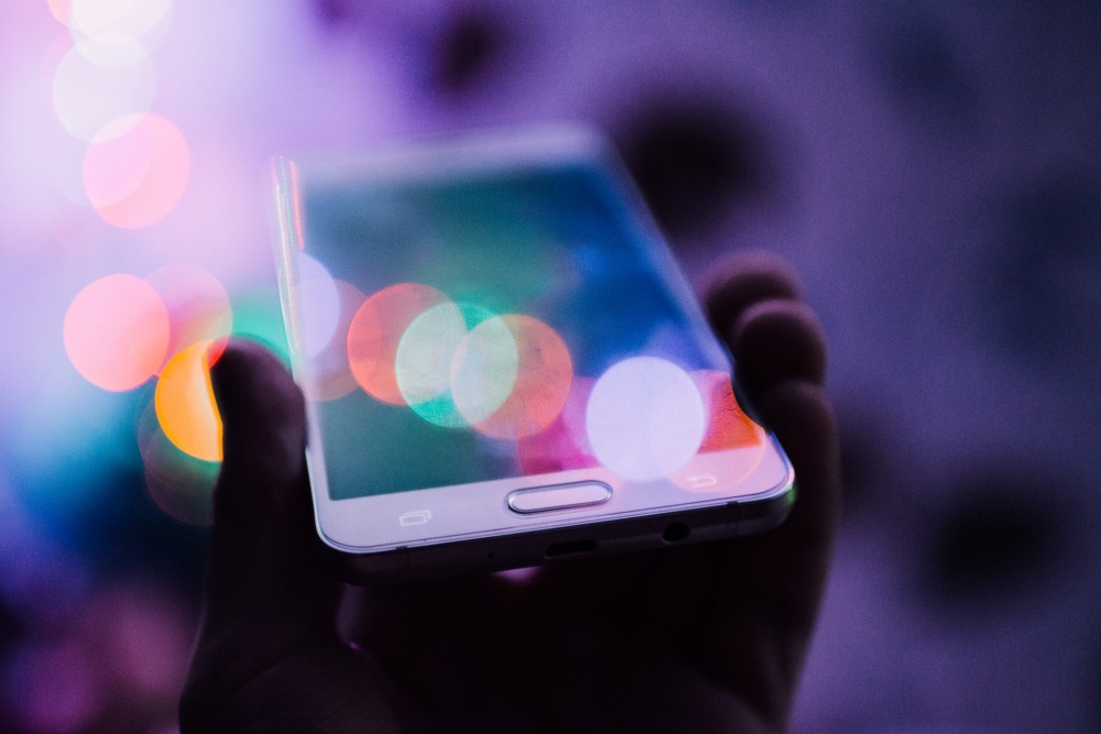 cellphone. Rodion Kutsaev, unsplash