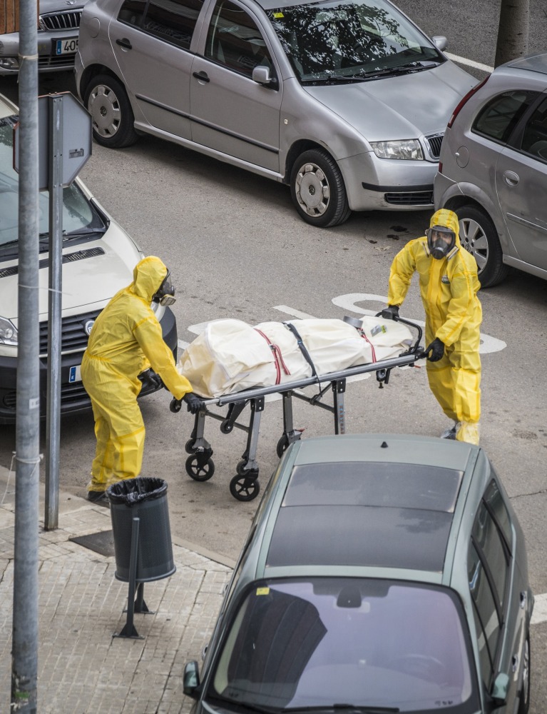 Consequences of the pandemic. photo by Isaac Quesada, unsplash