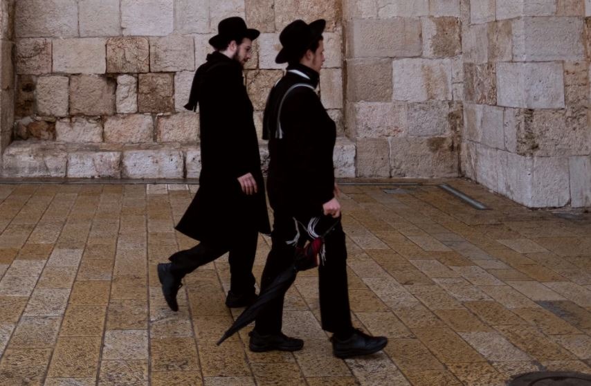 חרדים בירושלים. צילום מתוך האתר unsplash, Levi Clancy