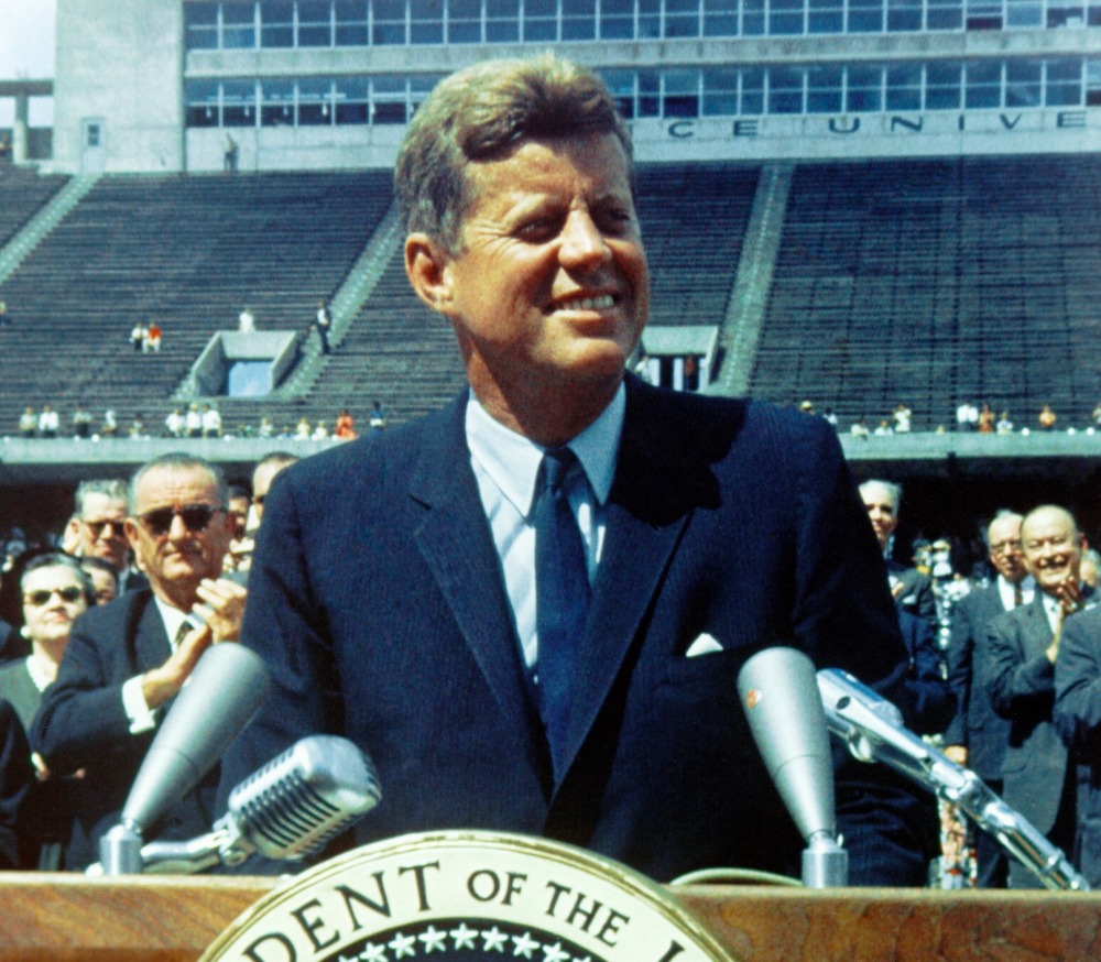 הנשיא קנדי נואם, History in HD, unsplash