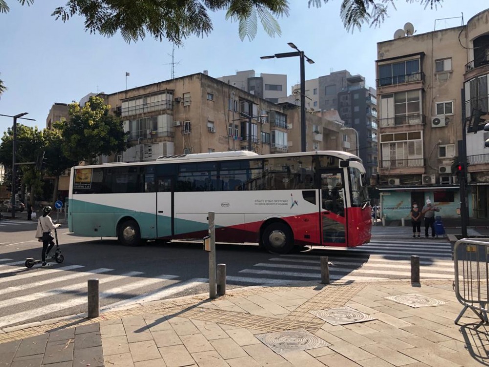 האוטובוס המקושט