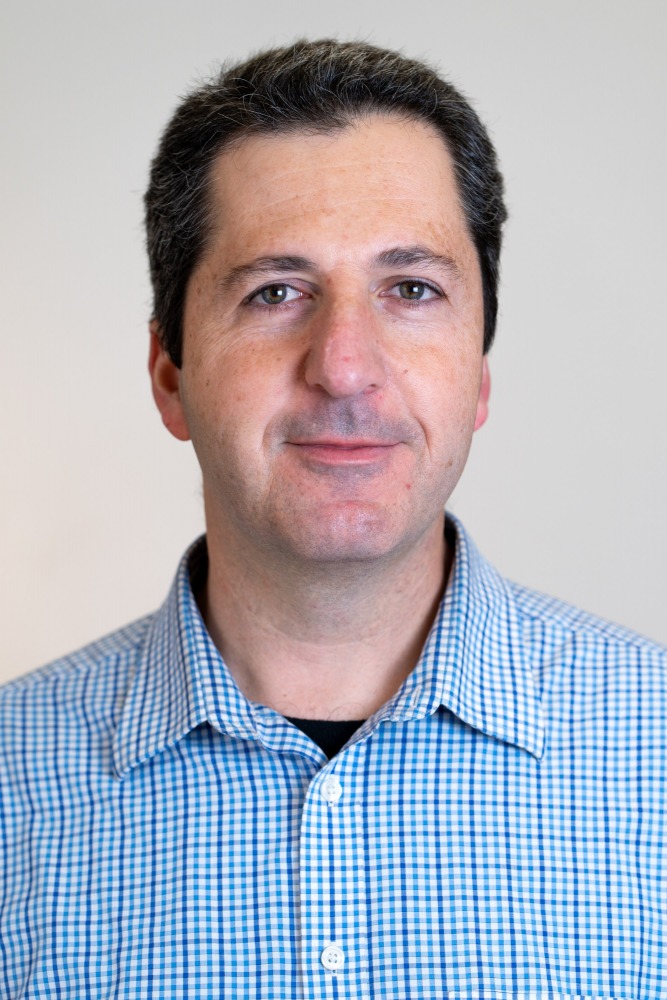 פרופ' נחמיאס