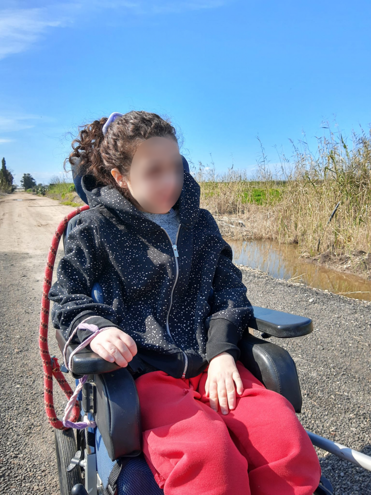 ילדה המתמודדת עם תסמונת רט. קרדיט צילום באדיבות העמותה לתסמונת רט – מלאכיות הדממה