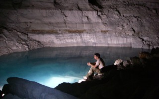 האגם במערת אילון צילם י. נעמן