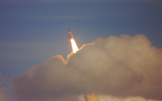 Missile. Kurt Cotoaga, unsplash