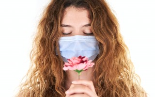 smelling with mask. by engin akyurt, unsplash