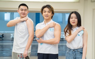 סטודנטים וסטודנטיות בינלאומיים שקיבלו את המנה הראשונה של החיסון בקמפוס הר הצופים