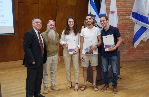 מלגות ללימודי רפואת שיניים ע"ש ניראל זיני וניר רביב ז"ל