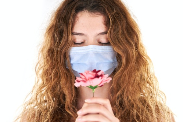smelling with mask. by engin akyurt, unsplash