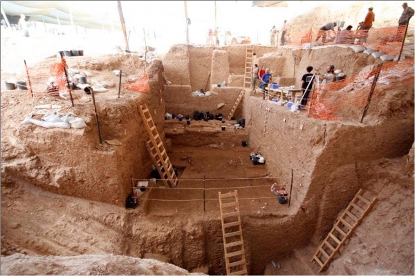 thick_archaeological_layers_uncovered_during_the_dig._-_photo_credit_dr._yossi_zaidner