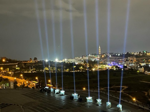אלומות אור באירוע בהר הצופים אלומות אור באירוע בהר הצופים